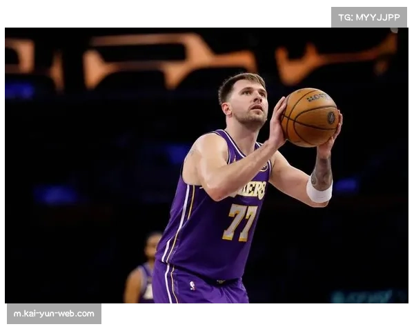 东契奇三节打卡正负值+20 湖人进攻体系完全以他为发动机